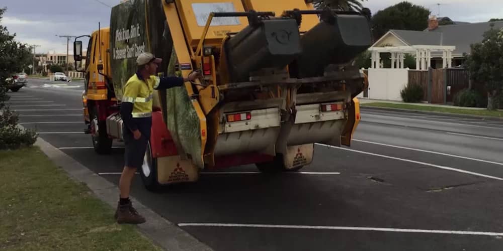 corio-compost-truck-collecting-waste-on-household